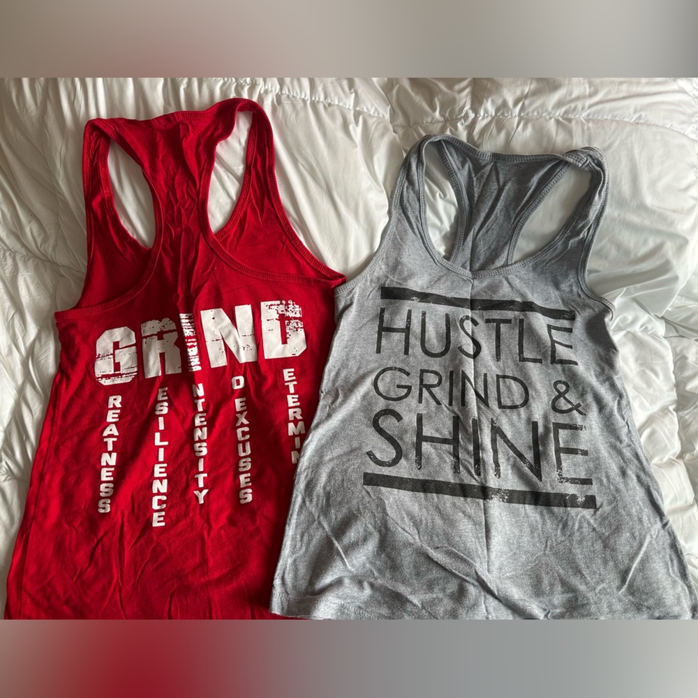 BUNDLE- Assorted active tank tops - Picture 3 of 4
